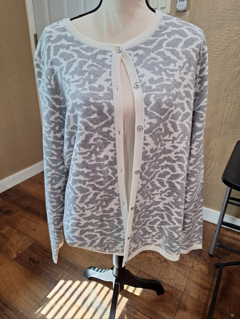 Denim&Co White and Gray Patterned Button-Front Cardigan...NWOT